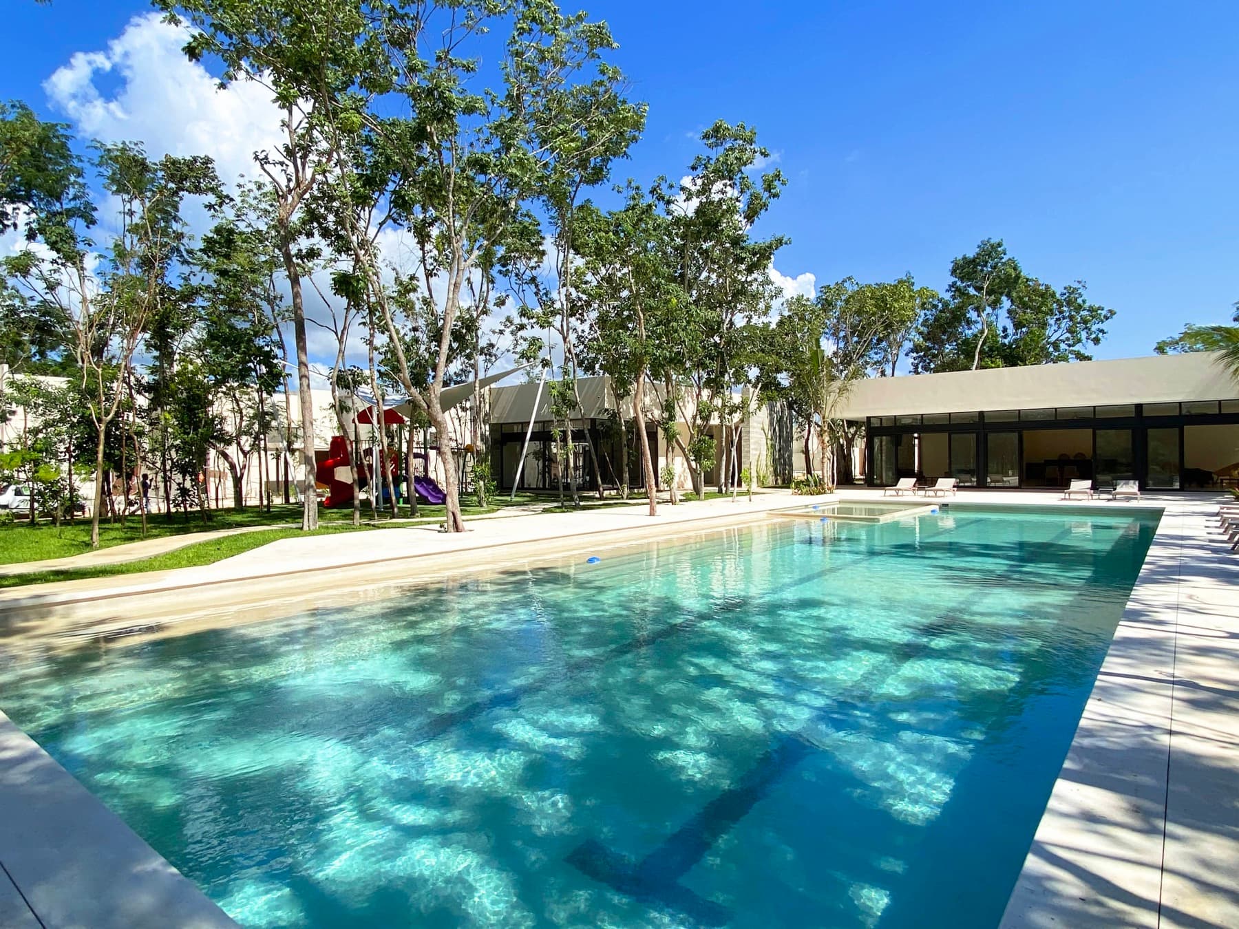 Palmara clubhouse pool